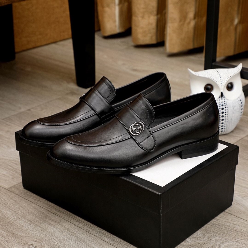 G*u*i leather shoes